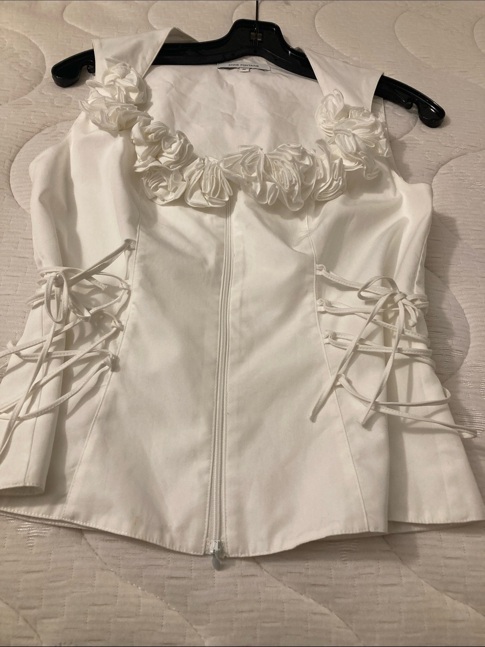 Absolutely stunning Anne Fontaine white “ corset” sleeveless rose top